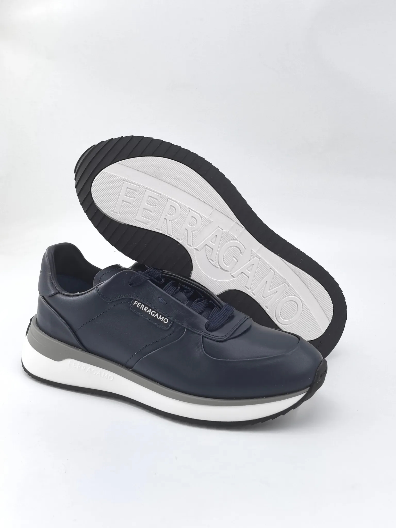 [Ferragam] Top P: 780💰 ▪️Size: 39-44 (38.45 custom-made) FERRAGAMO Ferragam 🔍Top purchasing agent 🇮🇹 Ferragam Street-charming casual shoe series, the counter sells the original configuration simultaneously, Italian imported cowhide fabric, high-quality splicing technology, imported water-dyed cow lining , soles: original foam outsole specially provided by the original factory, original factory follow-up goods, 🔍 high quality, can be entered and exited the counter at will, welcome to compare and synchronize with the counter.